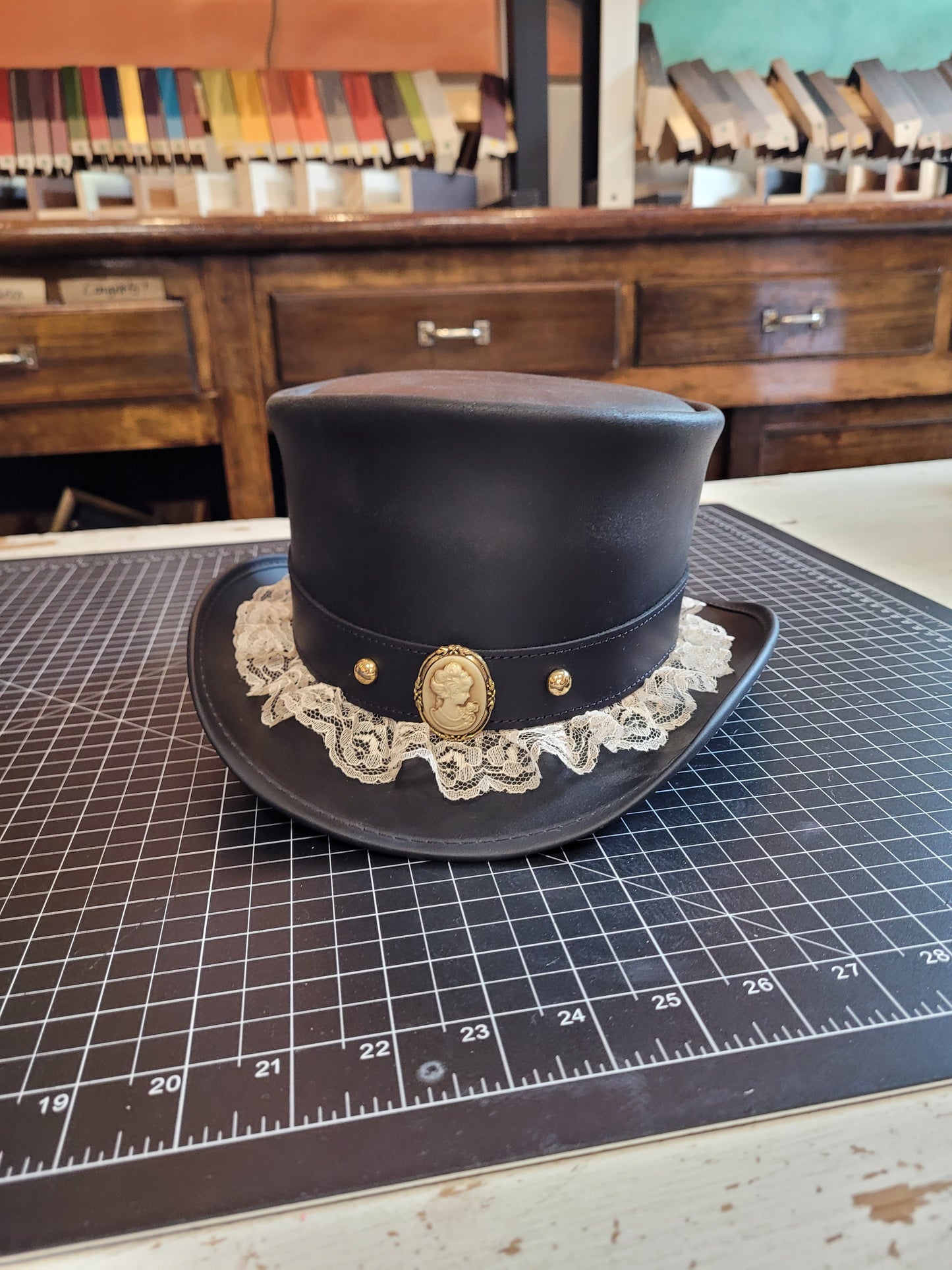 Women's El Dorado Top Hat With Portrait Band