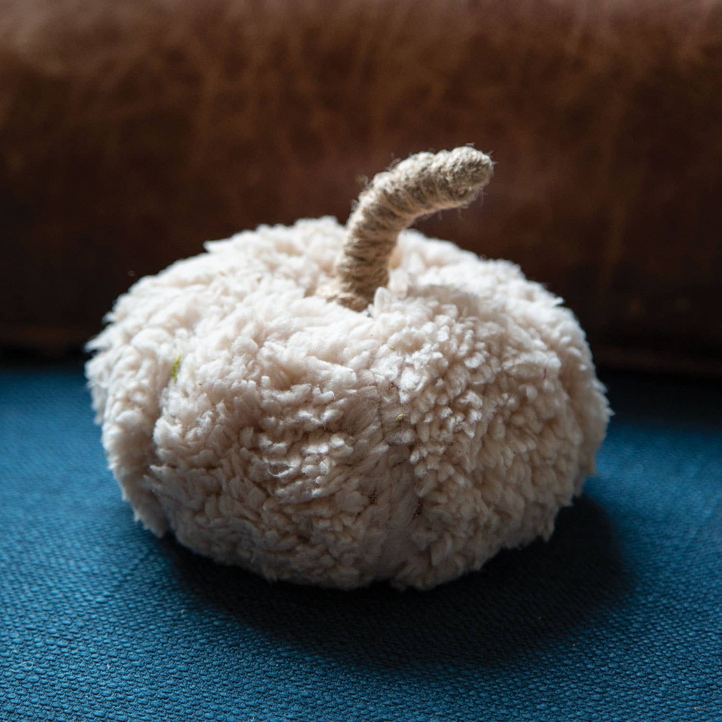 Ivory Sherpa Pumpkin w/Jute Stem, Medium