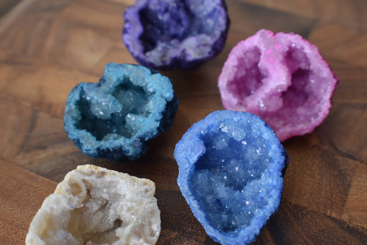 Baby Geode with Natural Stone Trim: Natural