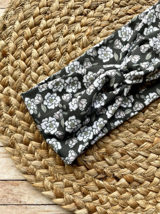 Black and white floral twist knit headband